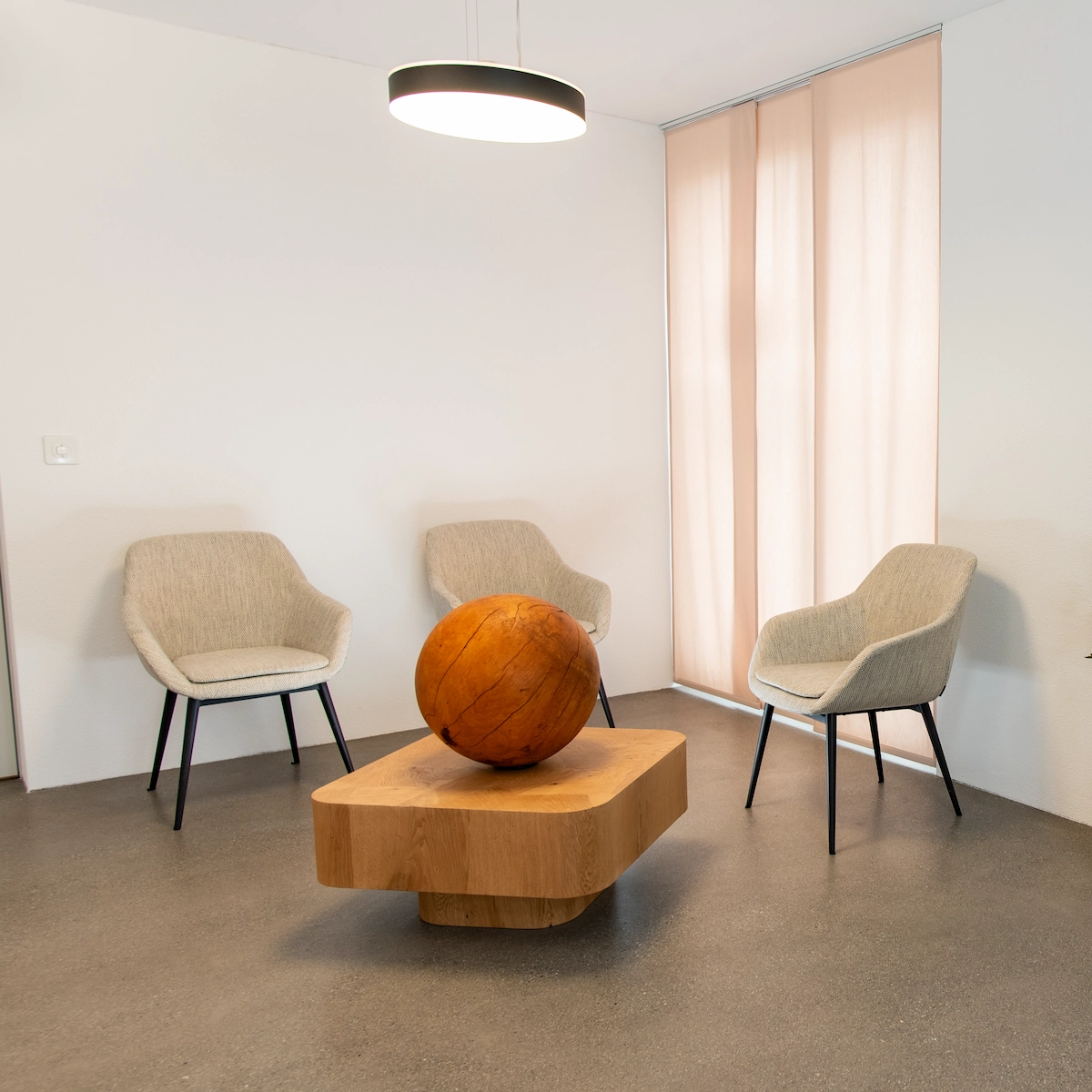Osteopathie Seebach waiting room with elegant seating